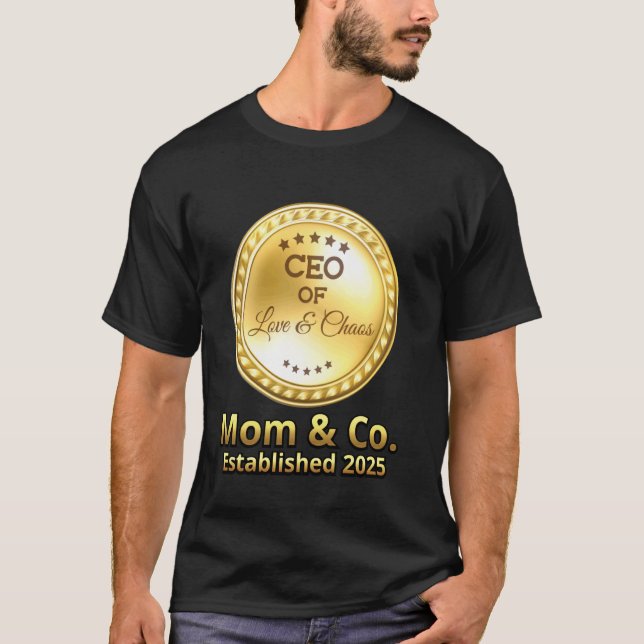 VD För Kärlek Och Kaos Mamma Ab 2025 T Shirt (Framsida)