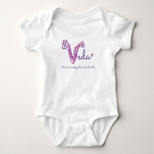 Veda-tjejer namn och betydelse V-monogramskjorta Tröja