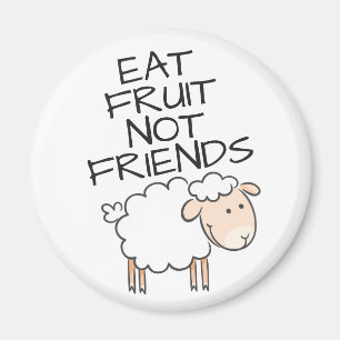 Vegan äter frukt och inte vänner söta vita får magnet