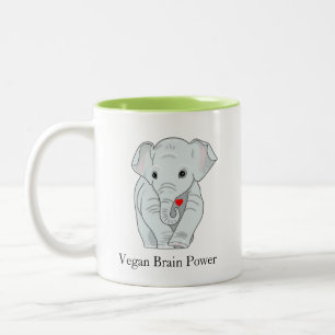 Vegan Brain Power Elephant Holding a Heart Två-Tonad Mugg