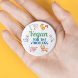 Vegan för de röstlösa, vita, söta tecknaderna knapp<br><div class="desc">Denna "Vegan for the voicless"-bricka har sex söta boskap (får,  tupp,  kanin,  gås,  gris och ko) med grönt och klassiska blå skrivningar på vit bakgrund. Det gör perfekten till en gåva till alla som lever ett barmhärtigt,  meningslöst liv.</div>