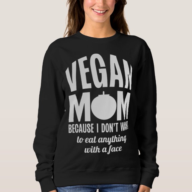 Vegan Mom Because I Dont Want to Eat Anything With T Shirt (Framsida)