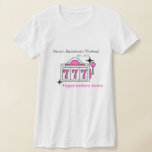 Vegas Bachelorette Party Shirt for Bridesmaids T Shirt<br><div class="desc">Las Vegas fick skjortor att matcha med din bachelorette-fest! De här vegaserna,  anpassade t-shirts,  gör till perfekt-brudgåvor. Byt färg,  brudens namn,  typsnitt osv. och gör dem till din bachelorette helg! Hitta de matchande tillbehören i vår Vegas bachelorette-samling!</div>