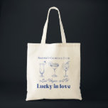 Vegas Bachelorette Tote-väska Tygkasse<br><div class="desc">"Lucky i Kärlek" fick tote bags att matcha med din bachelorette-fest! De här Las Vegas-temat,  anpassadets tillbehör gör det möjligt för perfekt-brudgåvor. Byt färg,  brudens namn,  en del av typsnitt,  till väska osv. och gör dem till ditt eget för din bachelorette helg! Hitta matchande t-shirts i Vegas-samlingen!</div>