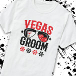 Vegas Bröllop - Groom - Vegas Bachelor Party Squad T Shirt<br><div class="desc">Planerar du en Vegas-reklamfest eller gifta sig i Vegas? Den här Vegas Groom-designen är perfekt för bröllopsmottagning eller smekmånad i Vegas! Sätt fart på Las Vegas-remsan, spela lite på kasinot eller dricka poolsida på en Vegas-klubb! Med "Vegas Groom" och aviator sunglas med en belönt svarta hand på 21 w/kung och...</div>