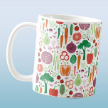 Vegetable Garden Kaffemugg<br><div class="desc">En roligt vegetabilisk konst mönster. Perfekt för kock, kock, näringsman, trädgårdsmästare eller jordbrukare. Perfekt för ditt köks-, restaurang-, kafé-, catering- eller livsmedelsföretag. Originalkonst av Nic Squirrell.</div>