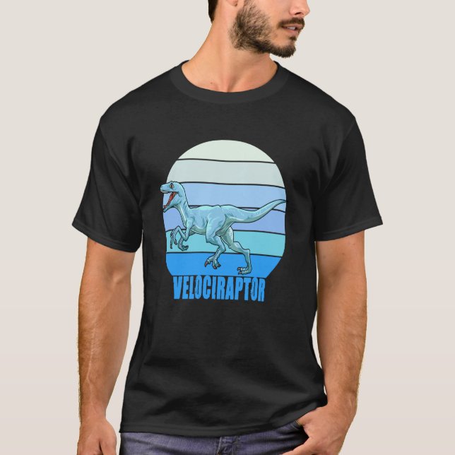 Velociraptor for a Dino fan and dinosaur T Shirt (Framsida)