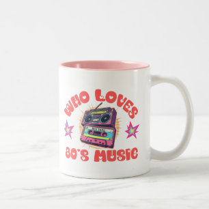 VEM ÄLSKAR 80-TALETS MUSIK ROlig 80-TALETS MUG Två-Tonad Mugg
