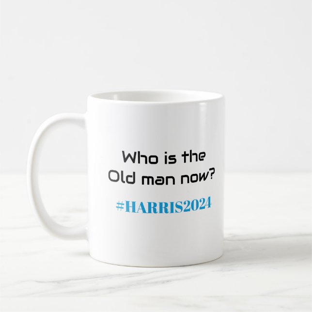 Vem är den gamle mannen nu? Kamala Harris 2024 Rol Kaffemugg (Vänster)
