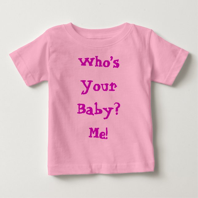 Vem är din Baby Cute Quote? Tee Shirt (Framsida)