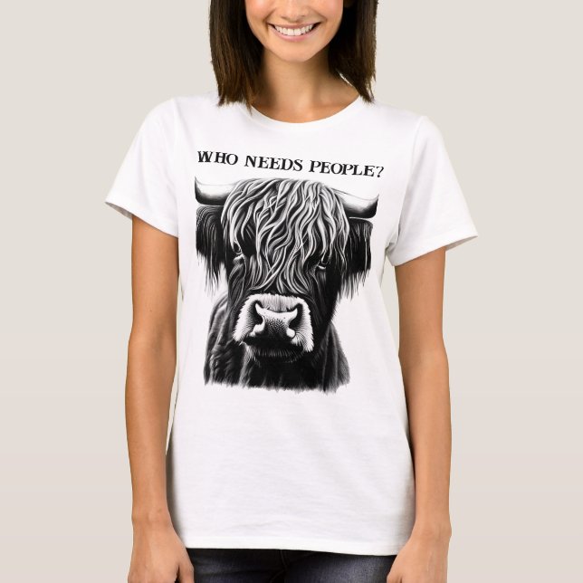 "Vem behöver folk?" Highland Cow T-Shirt (Framsida)
