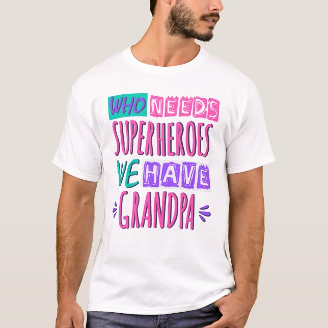 Vem behöver superhjältar vi har morfar t shirt (Framsida)