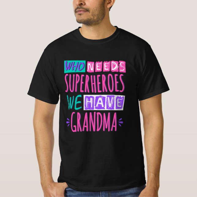 Vem behöver superhjältar vi har mormor t shirt (Framsida)