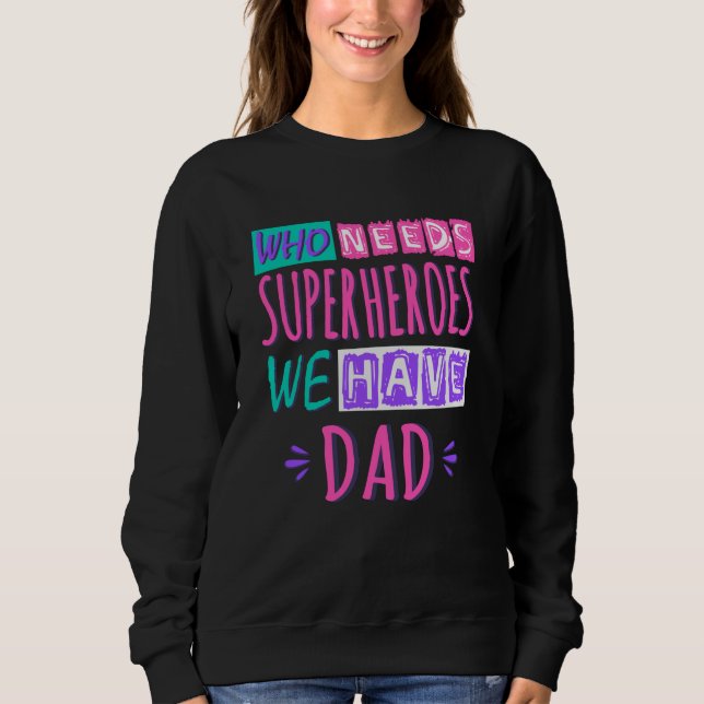 Vem behöver superhjältar vi har pappa t shirt (Framsida)