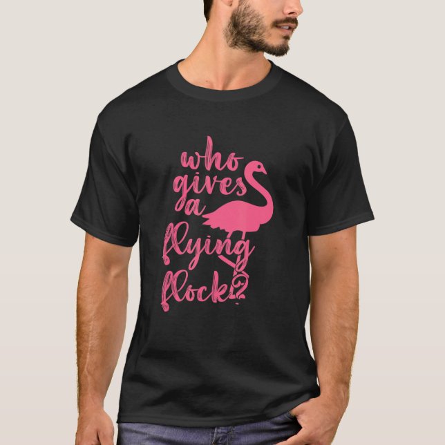 Vem Ge A Flies Rosa Flamingo T Shirt (Framsida)