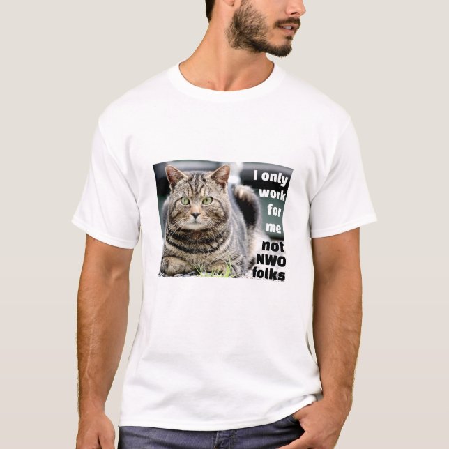Vem jobbar du för? (lätt) T-Shirt (Framsida)