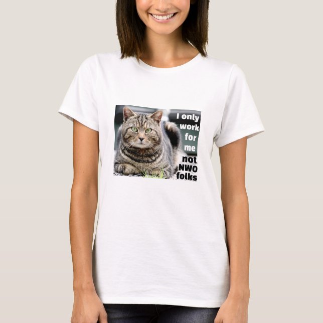 Vem jobbar du för? (lätt) T-Shirt (Framsida)