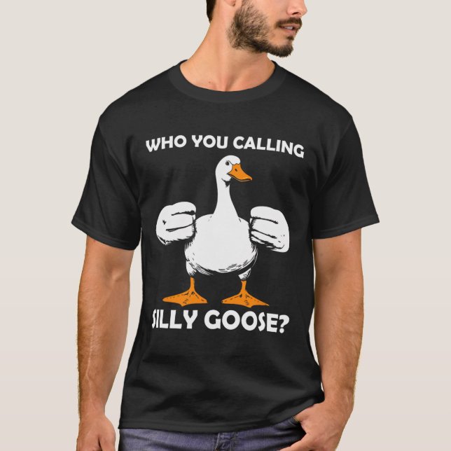 Vem kallar Fåniget Goose Funny Gym Meme Bodybui? T Shirt (Framsida)