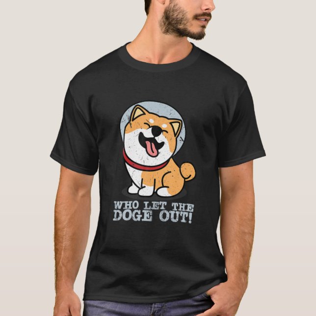 Vem släppte ut dörren till Måne Akita Shib-token T Shirt (Framsida)
