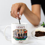 Venedig, Italien (IT) - Gondolier Coffee Mugg<br><div class="desc">Elegant gondolas flyter fredligt vid kusten på det stilla vatten av en liten kanal från Sestiere Cannaregio-distriktet,  Venedig,  Italien.</div>