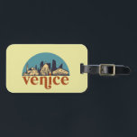 Venedig Italien Retro City Skyline Cityscape Art Bagagebricka<br><div class="desc">Vintage- och reflexritorier med vackra skyliner,  attraktion och cityscape-konst. Coola skyscraper och byggnad silhuette illustrerar handelsvara för turister och resenärer. Perfekt som souvenir att ta med sig hem när man reser. Spara minnet av din resa och semester med familj och vänner. Bakgrunden till färg kan anpassas till färg.</div>