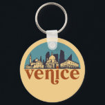 Venedig Italien Retro City Skyline Cityscape Art Nyckelring<br><div class="desc">Vintage- och reflexritorier med vackra skyliner, attraktion och cityscape-konst. Coola skyscraper och byggnad silhuette illustrerar handelsvara för turister och resenärer. Perfekt som souvenir att ta med sig hem när man reser värld runt. Spara minnet av din resa och semester med familj och vänner. Bakgrunden till färg kan anpassas till färg....</div>