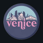 Venedig Italien Vintage City Skyline Cityscape Art Magnet<br><div class="desc">Vintage- och reflexritorier med vackra skyliner, attraktion och cityscape-konst. Coola skyscraper och byggnad silhuette illustrerar handelsvara för turister och resenärer. Perfekt som souvenir att ta med sig hem när man reser hela världen runt. Spara minnet av din resa och semester med familj och vänner. Bakgrunden till färg kan anpassas till...</div>