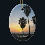 Venice Beach California Sunset Souvenir Julgransprydnad Keramik<br><div class="desc">Den här fotografibilden visar högt handflatan träd i silhuette mot en fantastisk levande gult,  gyllene,  orange och rödsolljus över Stilla havet i Venedig Beach i Kalifornien. Lägg till valfri text eller data för en unik sovenir. En annan originalutformning av exklusiven med Sonja Quidama Image Code: sfvbs</div>