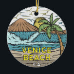 Venice Beach California Vintage Julgransprydnad Keramik<br><div class="desc">Ett exempel på Venedig Beach hand plockade med bergsområden och vinkart hav i bakgrunden. Perfekt för alla som kärlek att besöka Venedig Beach.</div>