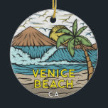 Venice Beach California Vintage Julgransprydnad Keramik<br><div class="desc">Ett exempel på Venedig Beach hand plockade med bergsområden och vinkart hav i bakgrunden. Perfekt för alla som kärlek att besöka Venedig Beach.</div>