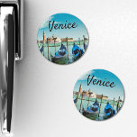 Venice Grand Canal med blå ikonisk gondolas Magnet<br><div class="desc">En underbar syn på Venedig (Italien) och Grand Canal. I den här kylmagneten kan du se en blå elegant Gondolas,  den berömd båt som är en av de mest ikoniska symbolerna för Venedig.</div>
