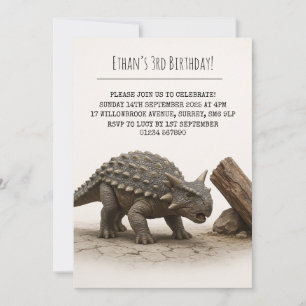 Verklig pansar dinosaurie nära födelsedagsträd inbjudningar