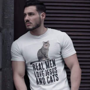 VERKLIGA MÄN ÄLSKAR JESUS OCH KATTER KRISTEN KATT T SHIRT
