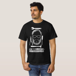 Verkliga tekniker har skägg och glasögon t shirt