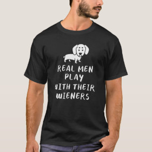 Verkligt Manar leker med sina tråd för en Dachshun T Shirt