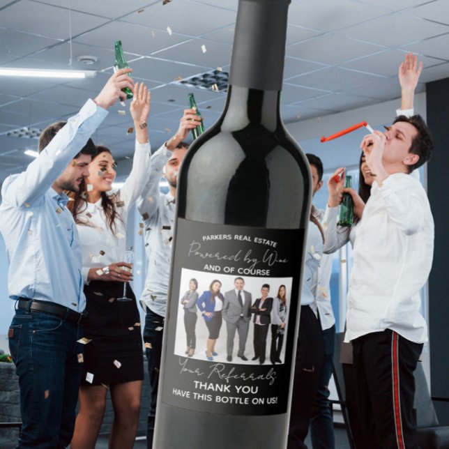 Verksamhet som drivs på vin och dina rekommendatio vinflaska etikett (Skapare uppladdad)