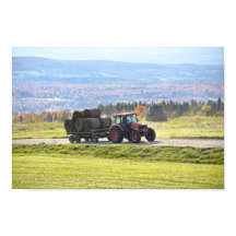 Vermonttraktor som drar höbalar