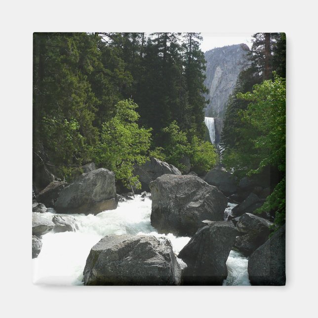 Vernal Falls i Avstånd vid Yosemite Magnet (Framsidan)