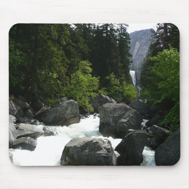 Vernal Falls på avstånd i Yosemite Musmatta (Framsidan)