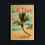Vero Beach Florida Handflatan Träd Beach Vintage r Magnet<br><div class="desc">Vero Beach Florida-konstruktionen i Vintage resor stil,  som har ett handflatan träd på stranden med hav och himlar.</div>