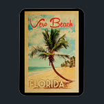 Vero Beach Florida Handflatan Träd Beach Vintage r Magnet<br><div class="desc">Vero Beach Florida-konstruktionen i Vintage resor stil,  som har ett handflatan träd på stranden med hav och himlar.</div>