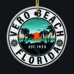 Vero Beach Florida Handflatan Träd Retro Sunset So<br><div class="desc">Vero Beach Florida Handflatan Träd Retro Sunset Souvenir Ceramic Ornament . Vero Beach Florida stränder. Den här vintagen är avsedd för surfning,  camping,  semesteråterdesign. Du kan ge som en julklapp till alla strand och strand älskare.</div>