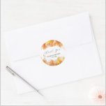 Verona Sunset Watercolor Blommigtar Tack Bröllop Runt Klistermärke<br><div class="desc">Ett vackert sätt att komplettera ditt bröllop-kontor med "Verona Sunset Watercolor Blommigts Tack Classic Round Sticker". Den har känsliga "vattenfärgblommor" i varm "orange", "gult" och "persikor"-toner, tillsammans med bra linjer av faux guld, inspirerad av det bedövande färgen av ett solnedgång. Elegant typografi presenter din bröllop-information, som enkelt kan "anpassas" med...</div>