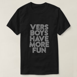 VERS BOYS HAR MER ROLIGT TEE SHIRT