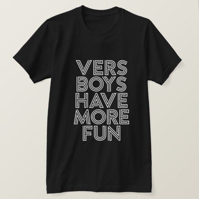 VERS BOYS HAR MER ROLIGT TRÖJA (Design framsida)