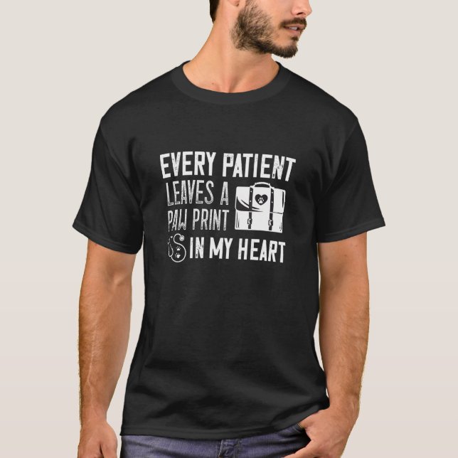 Vet Assistant Every Patient Leaves Veterinary Vete T Shirt (Framsida)