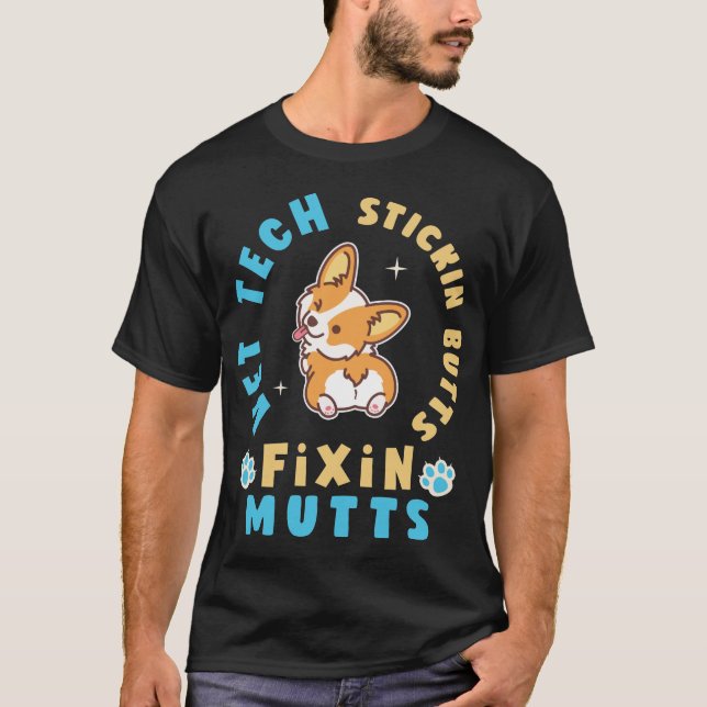 Vet Tech Stickin' Butts and Fixin' Mutts T Shirt (Framsida)