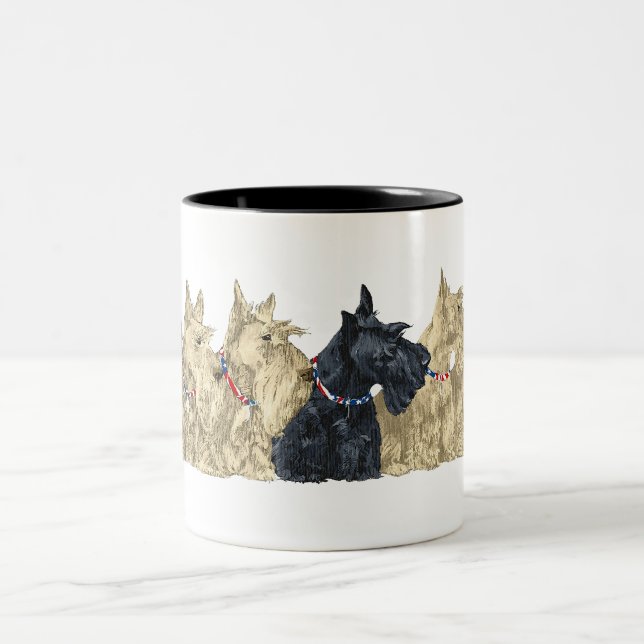 Vete- och svarta Scotties på rad Två-Tonad Mugg (Center)
