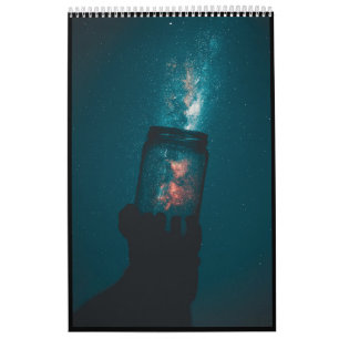 Vetenskapen i Cosmos i en kalender i Burk