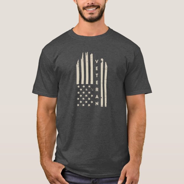 Veteran Day Patriotic Celebration Retro USA Flag T Shirt (Framsida)